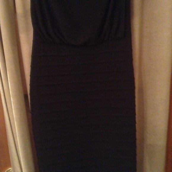 Special occassion LBD dress flattering xs - Picture 7 of 8